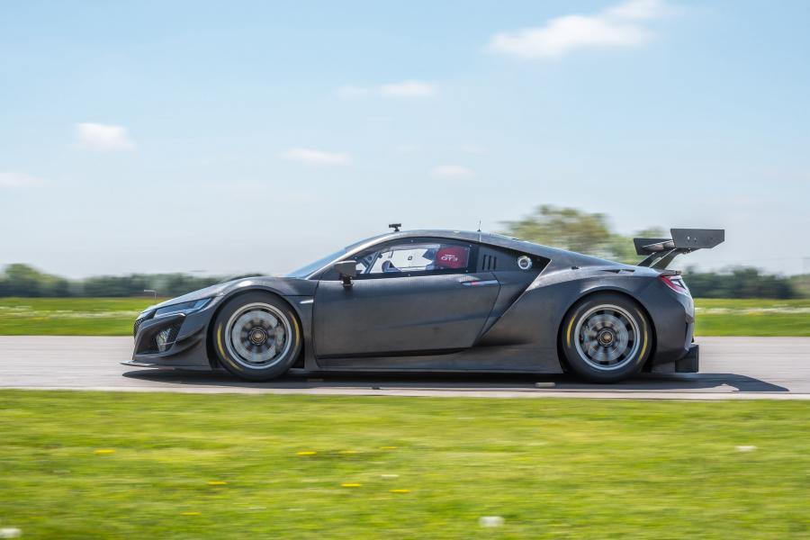  Acura NSX GT3 Racecar 2016 года  (фото 2 из 11)